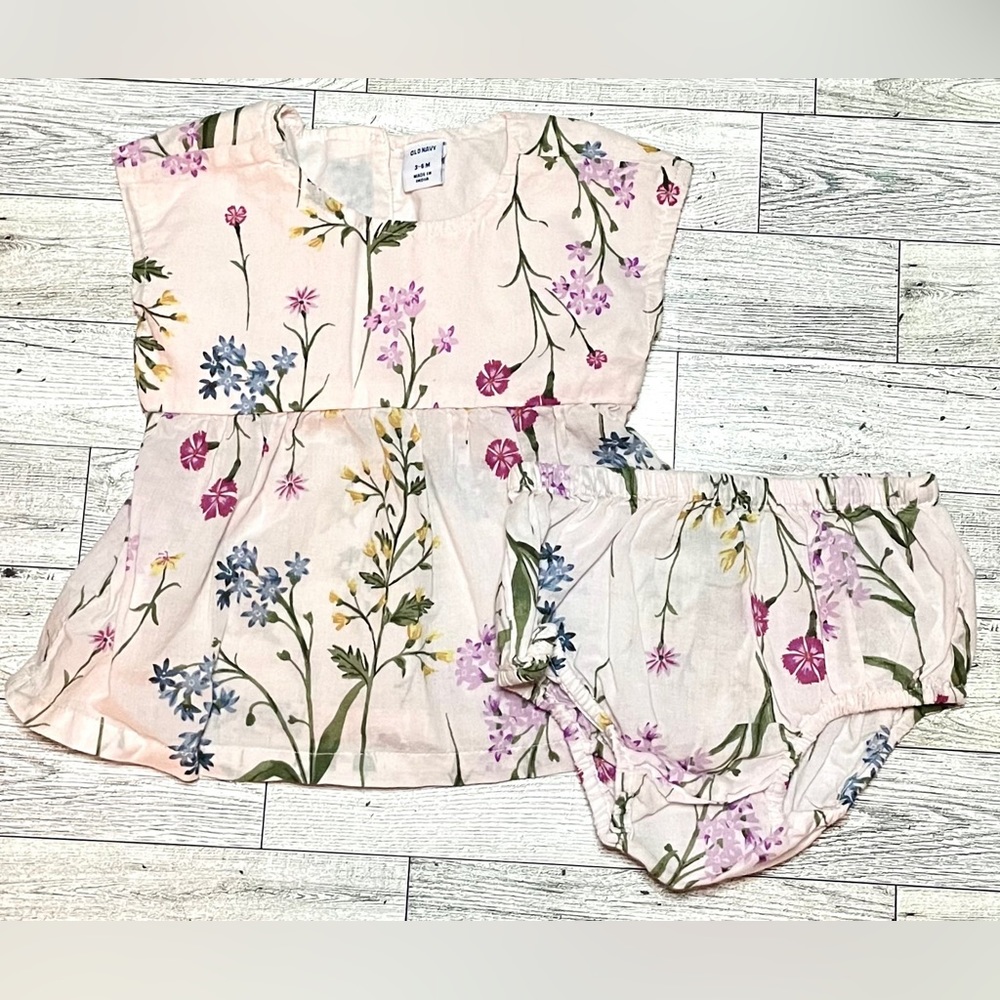 NWOT Old Navy Baby Girls 3-6M Swing Top With Matching Bloomers Outfit